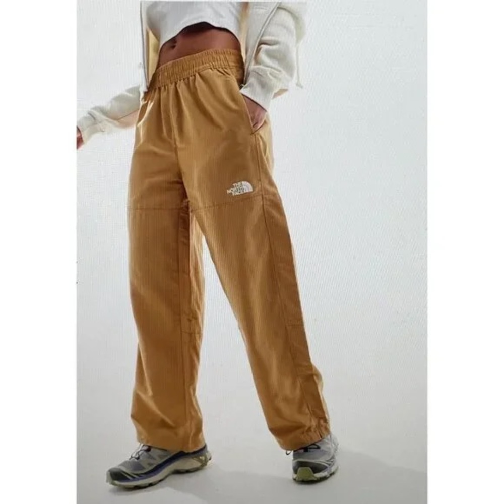 The northface NWT nylon easy pull on pants women size large